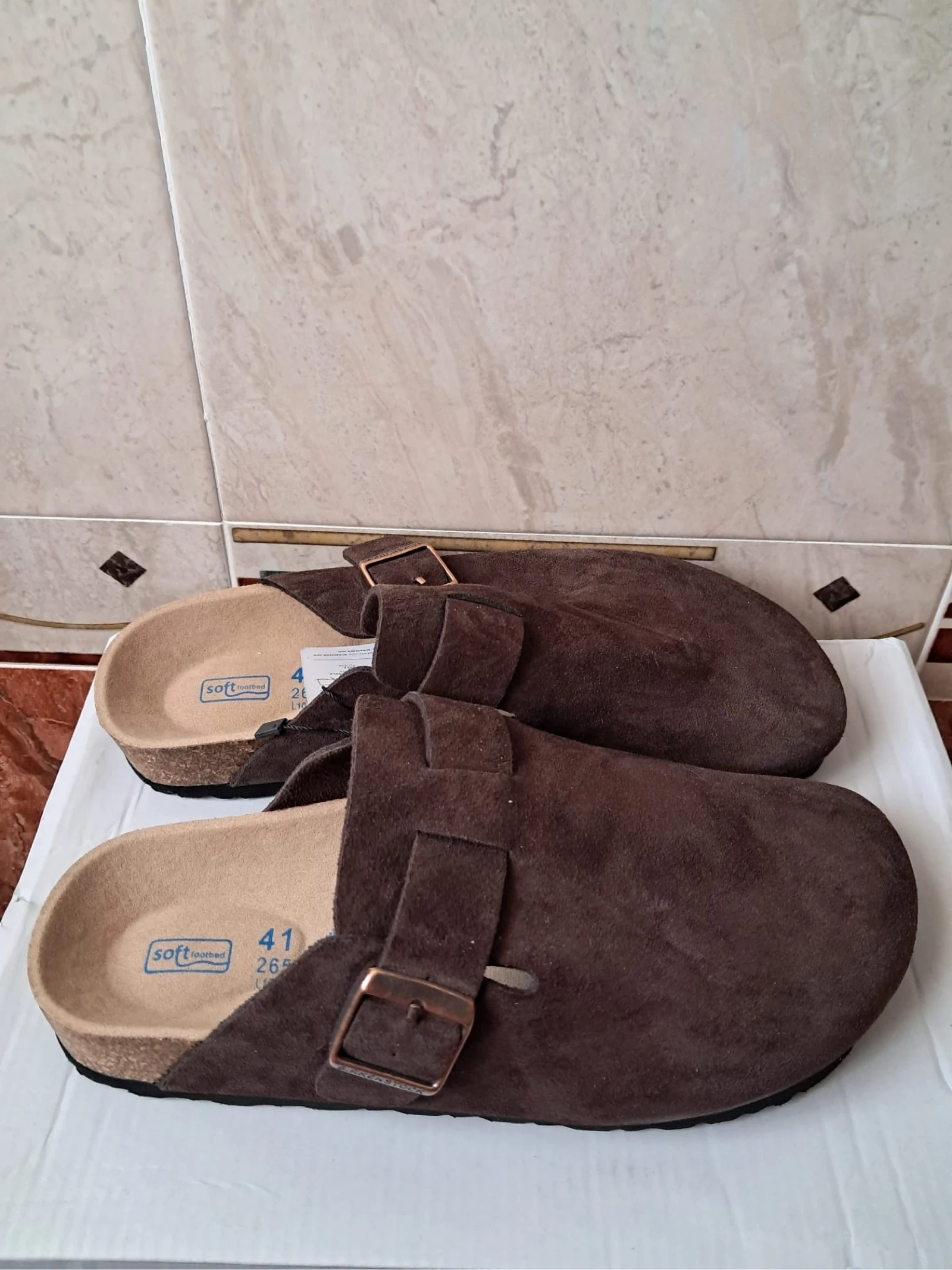 Zuecos Birkenstock marrón oscuro 